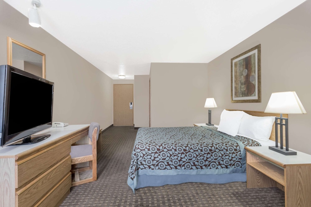 Room, 1 King Bed, Accessible, Non Smoking (Mobility) - Photo 1