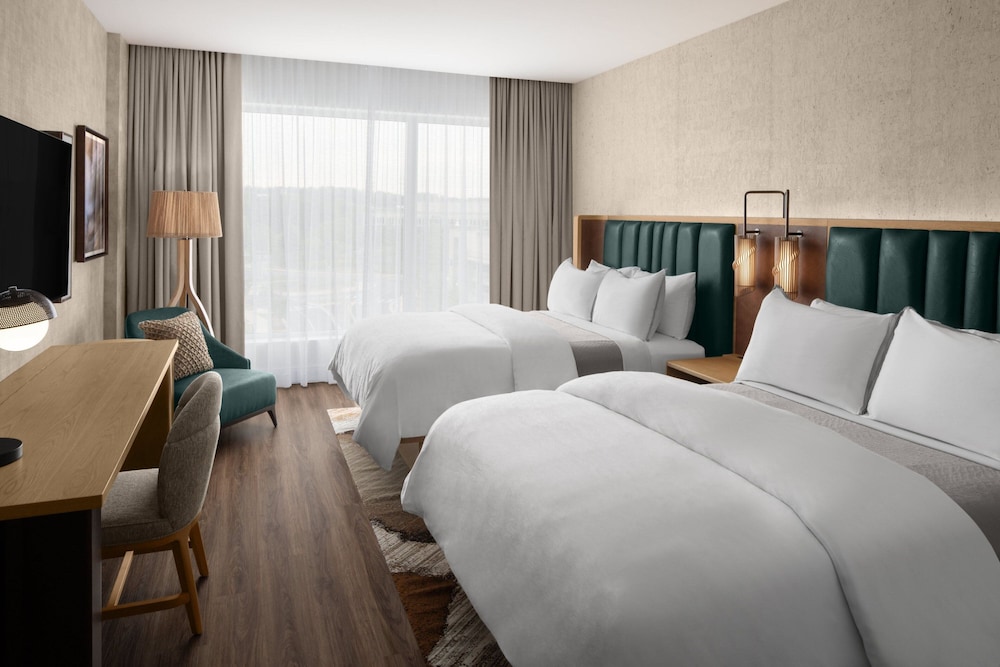 Room, 2 Queen Beds (Mobility Accessible, Roll-In Shower)