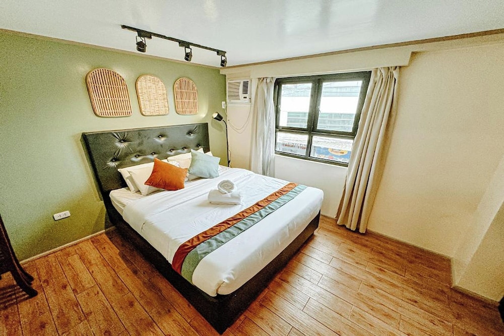 Deluxe Room, 1 Queen Bed