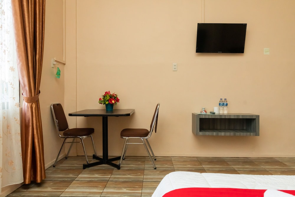 Family Room (RedDoorz) photo 3