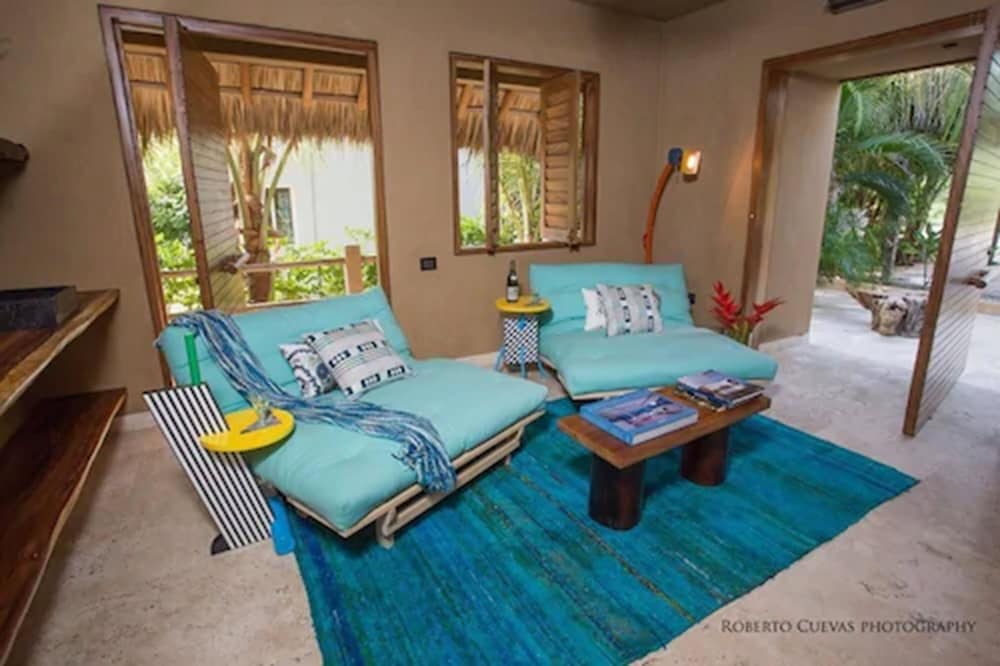 Studio, 1 King Bed, Mountainside photo 3