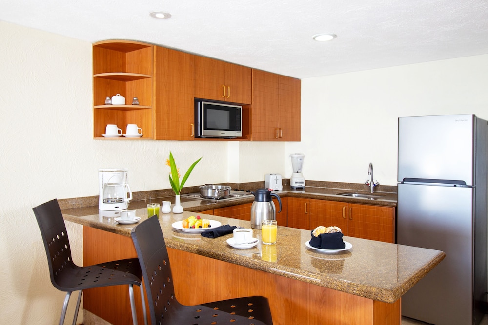 Two Bedroom Family Suite Ocean View - Photo 6