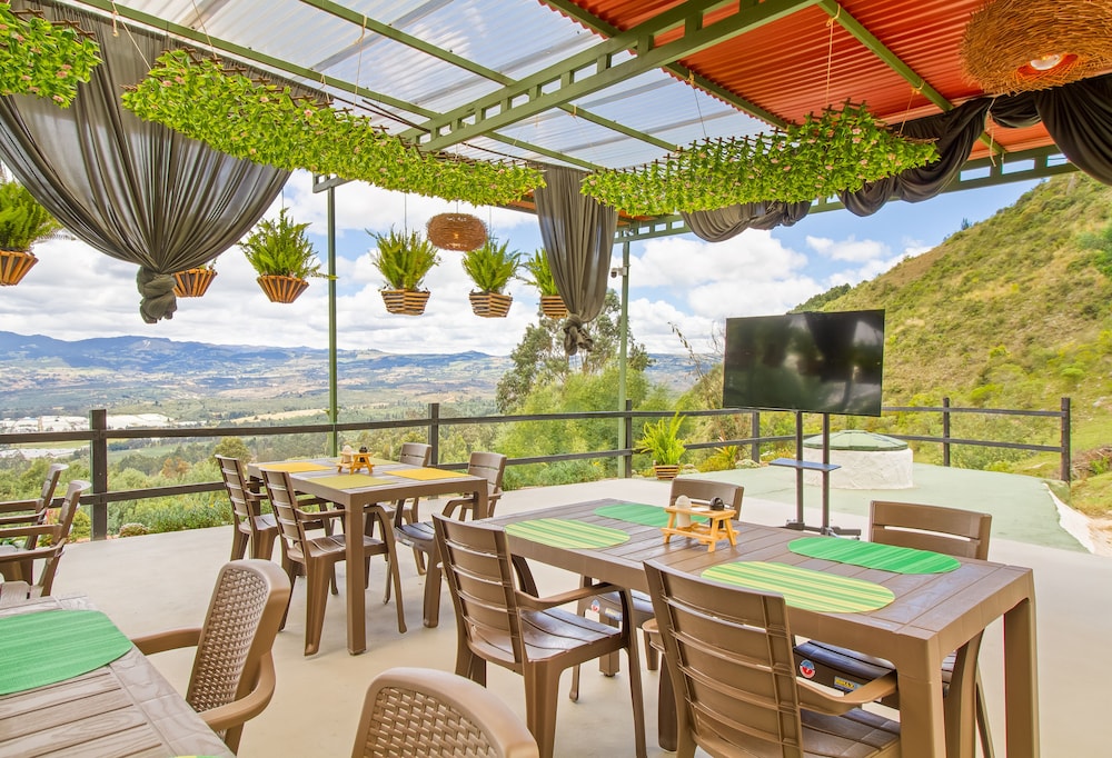 Classic Single Room, 1 King Bed, Balcony, Valley View