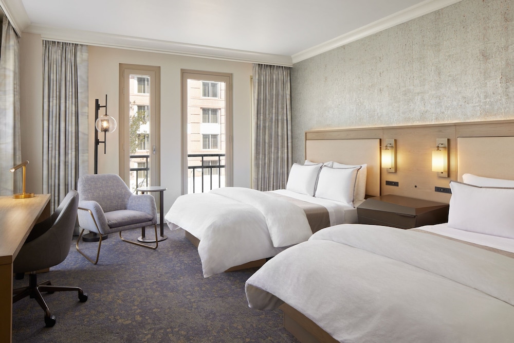 Deluxe Room, 2 Queen Beds - Photo 16