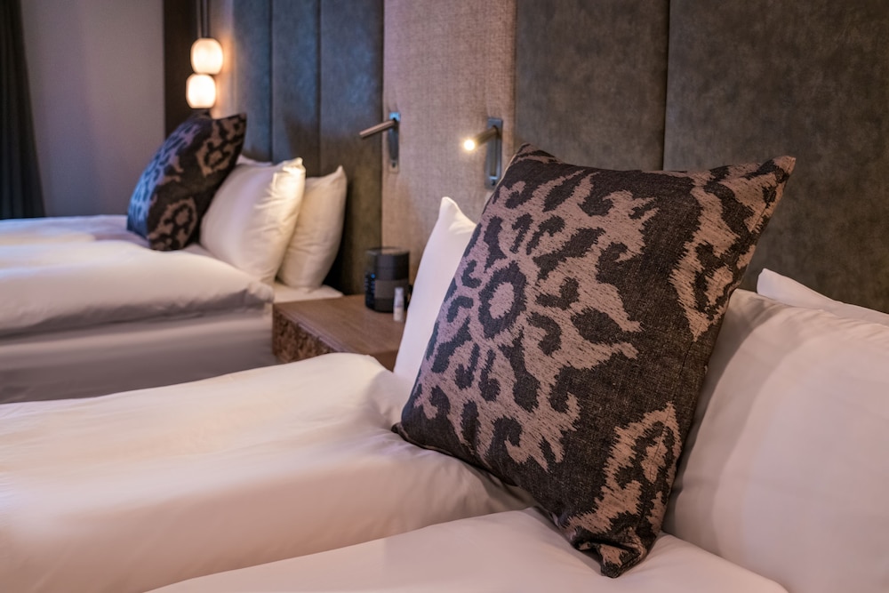 Room, 2 Queen Beds (Chalet Edelweiss) photo 1