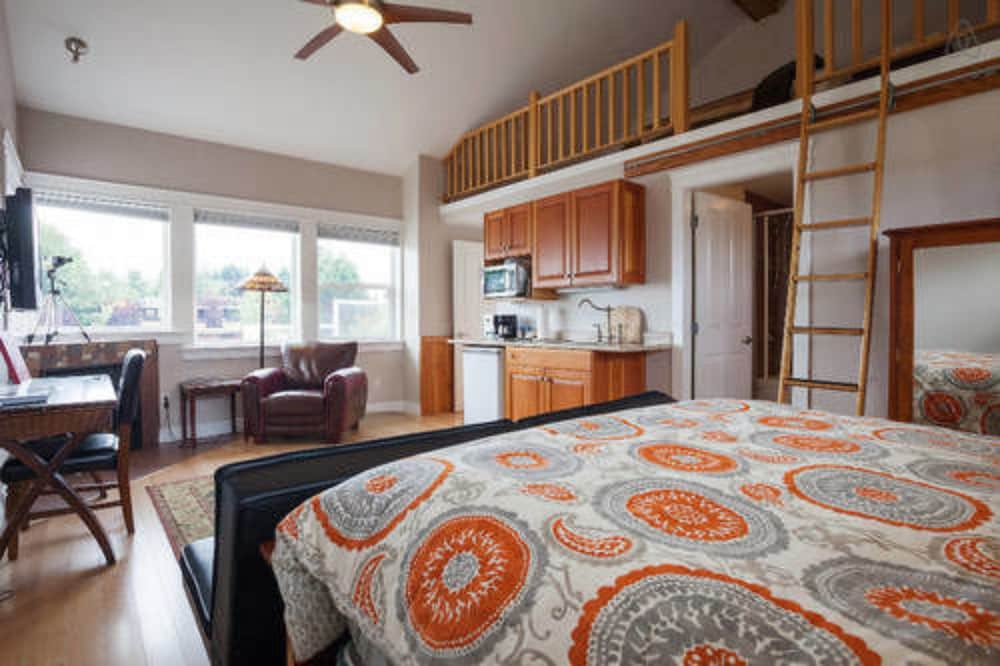 Luxury Suite, Multiple Beds, Kitchenette, Lagoon View photo 3
