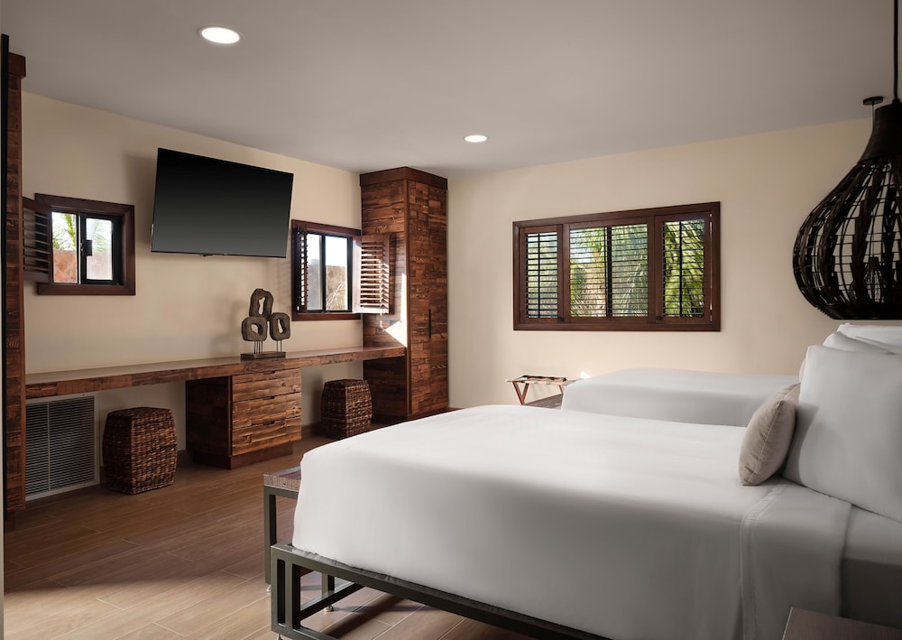 Classic Room, 2 Queen Beds - Photo 1