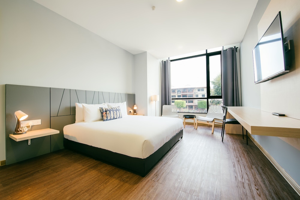Deluxe Room - Photo 5