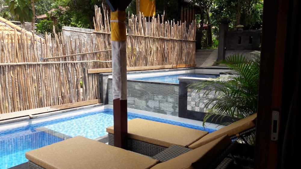Family Room, 2 Bedrooms, Pool View photo 2