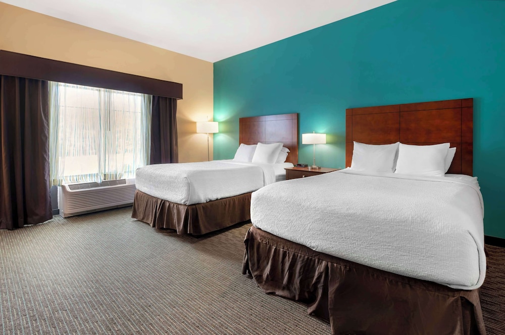 Suite, 2 Queen Beds, Accessible, Kitchenette (with Sofabed) photo 1