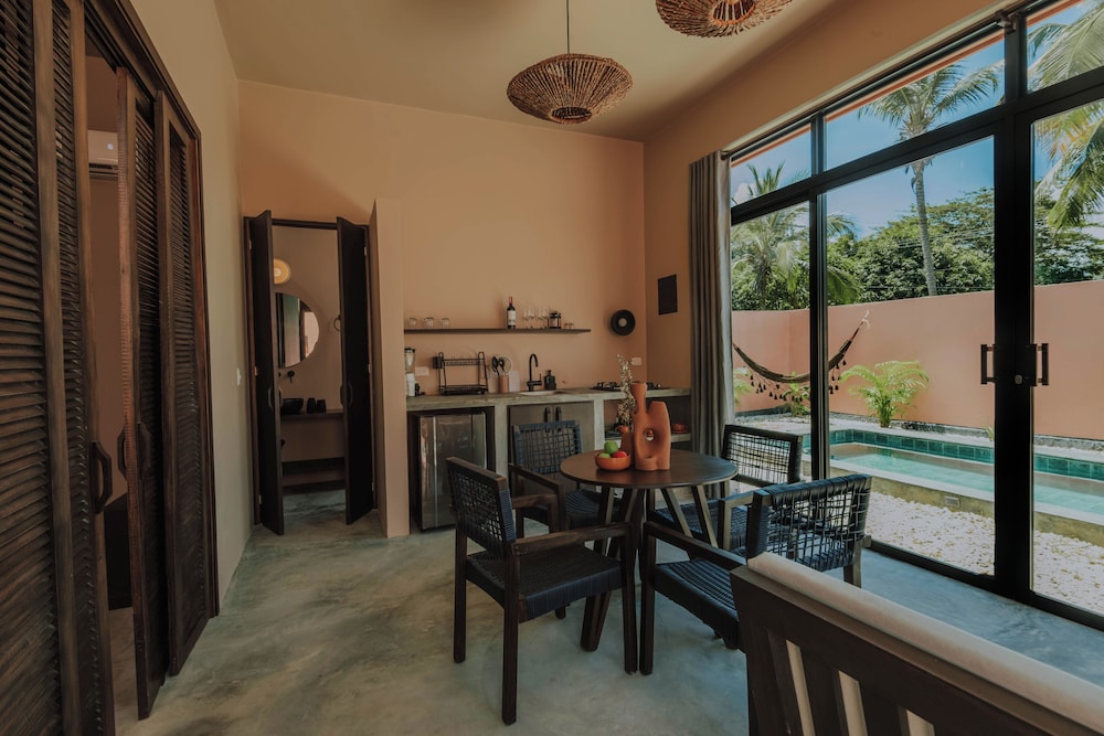 Deluxe Villa, 1 Queen Bed, Pool View photo 1
