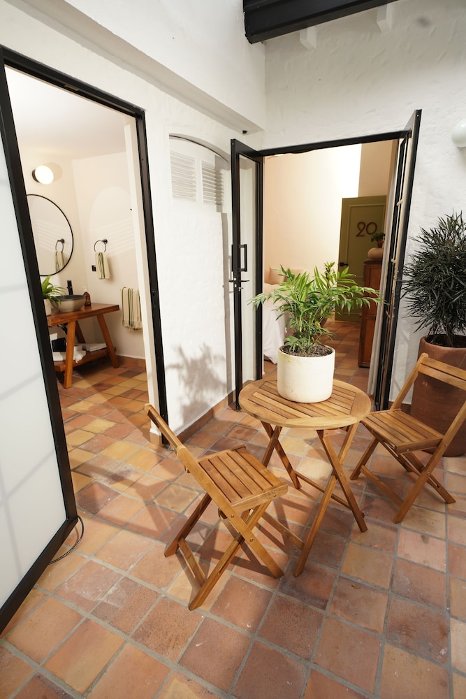 Deluxe Room - Photo 16