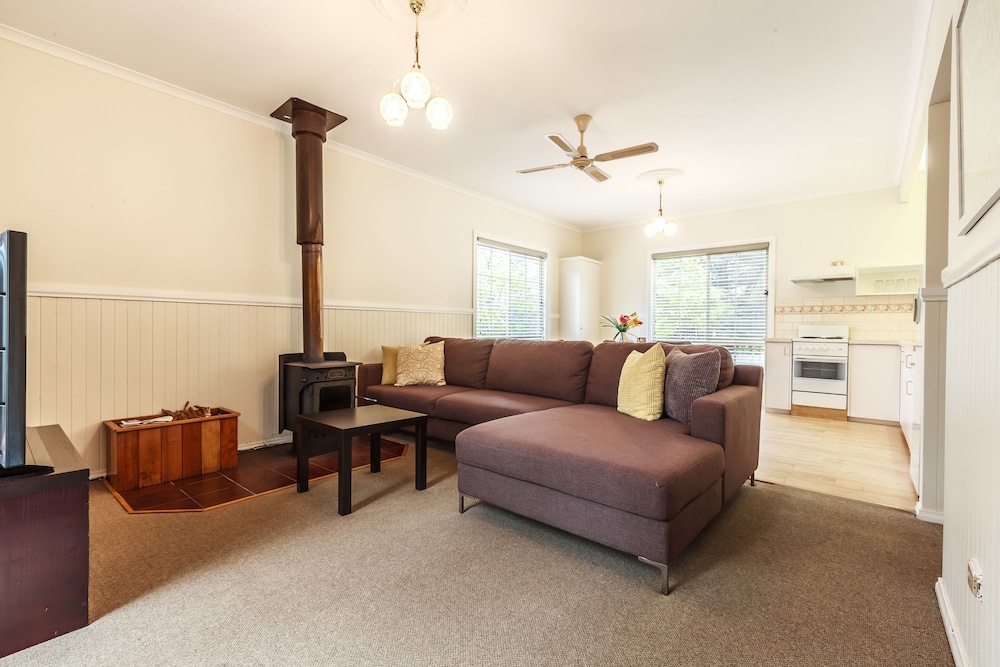 Elite Cottage, 2 Bedrooms, Fireplace, Garden View photo 1