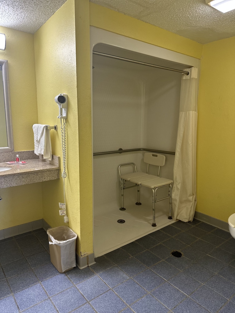 Room, 1 King Bed, Accessible, Non Smoking photo 3