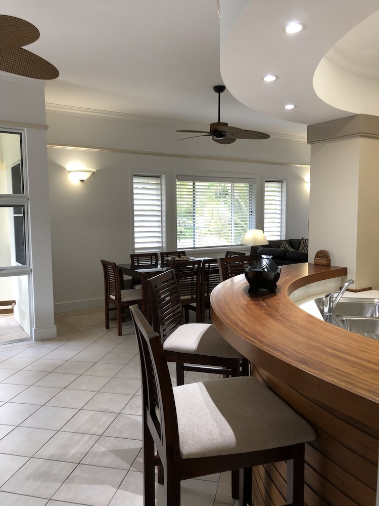 Luxury Apartment, 2 Bedrooms, Ocean View, Beachfront photo 2
