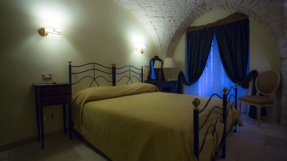 Standard Double or Twin Room, Ensuite photo 3