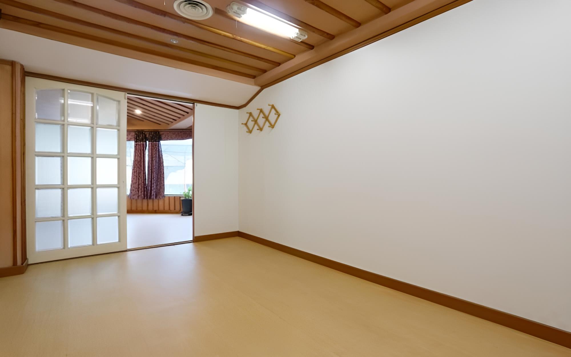 Room (Darae) - Photo 12