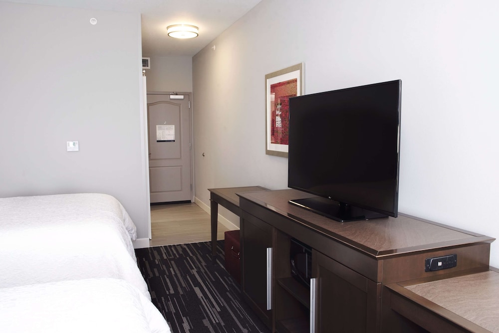 Room, 2 Queen Beds, Accessible, Bathtub photo 3
