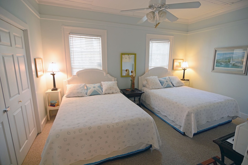 Captain'S Quarters