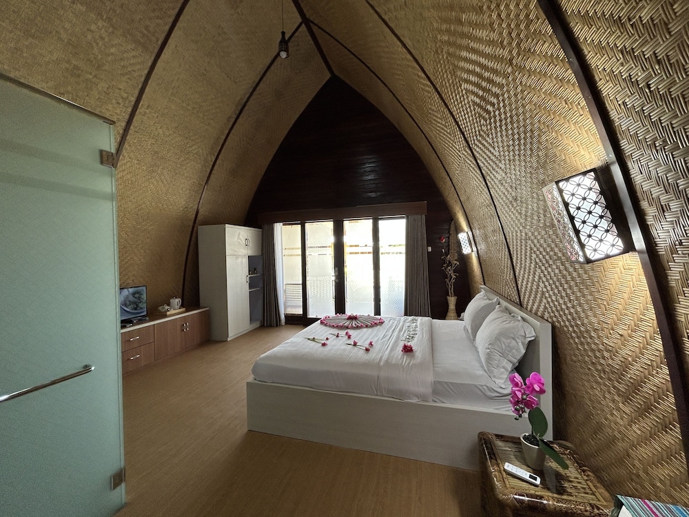 Poolside Villa - Photo 5