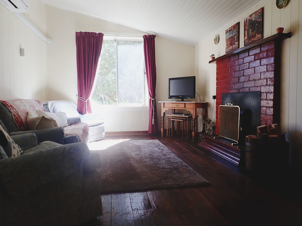 Traditional Cottage, 2 Bedrooms, Non Smoking, Kitchen (Glenbrook Cottage) photo 2