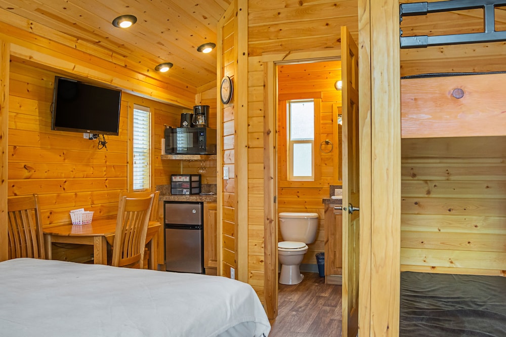 Cabin, Kitchenette (Pets OK, Linens Incld) photo 1