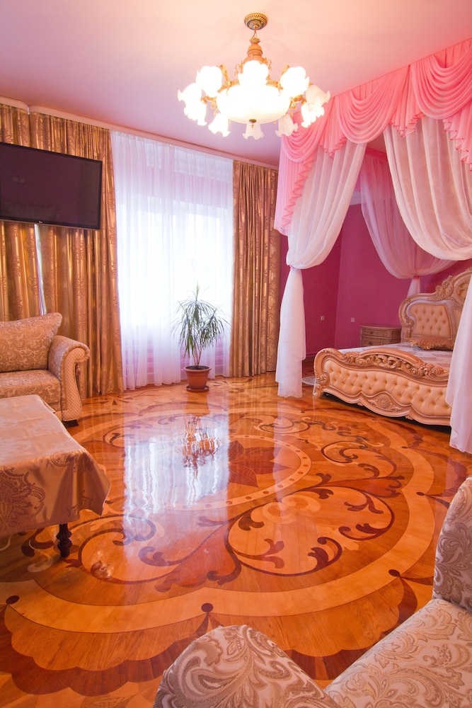 Romantic Room, 1 King Bed photo 1