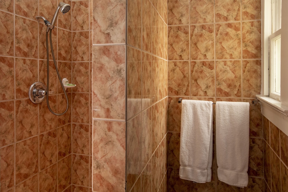 Economy Double Room, Private Bathroom - Photo 17