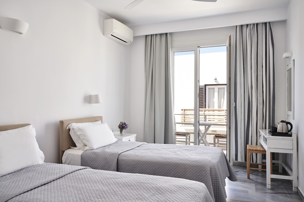 Superior Room, Partial Sea View photo 1