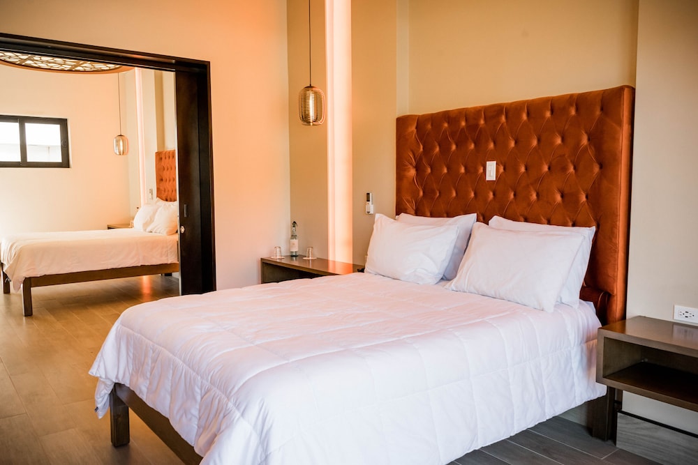Standard Double Room, 2 Queen Beds photo 1