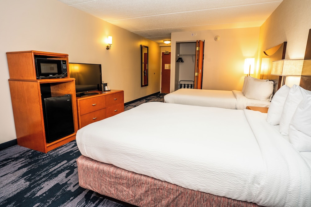 Room, 2 Queen Beds - Photo 2