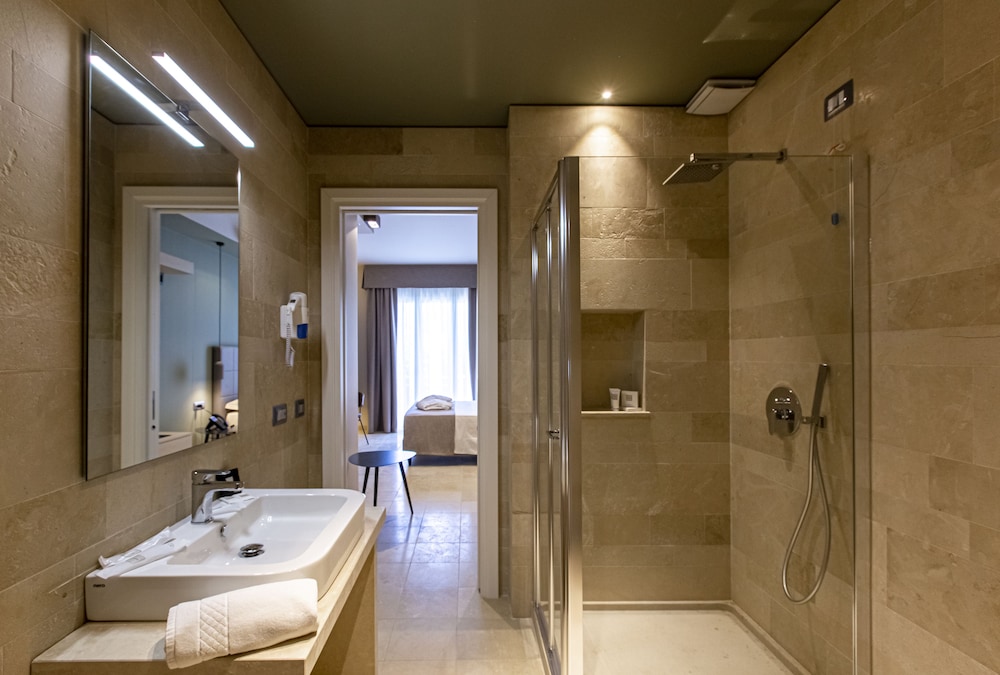 Classic Double or Twin Room - Photo 2