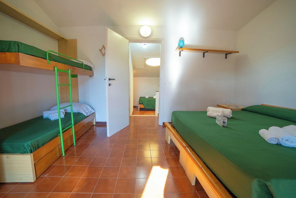 Family Villa, Multiple Bedrooms, 2 Bathrooms, Sea Facing (Villa 2 Sunset  with Pool onSeashore)