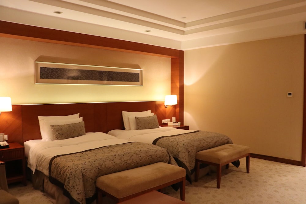 Executive Twin Room, Lake View