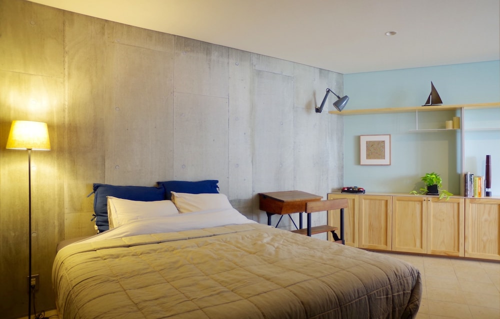 Room (B2) photo 2