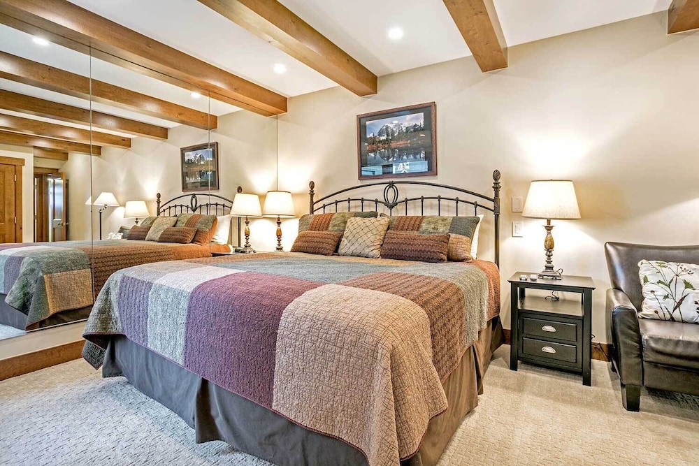 Condo, 2 Bedrooms 2 Bathrooms (Diamond 900 Square Foot Condominium) - Photo 2