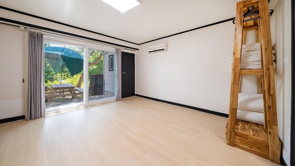 Basic Room, 2 Bedrooms (Family C(D-Day 2 & 3)) - Photo 4