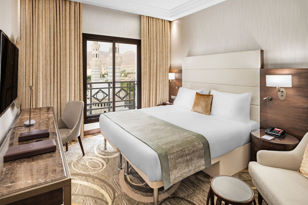 Deluxe Room, 1 King Bed - Photo 1