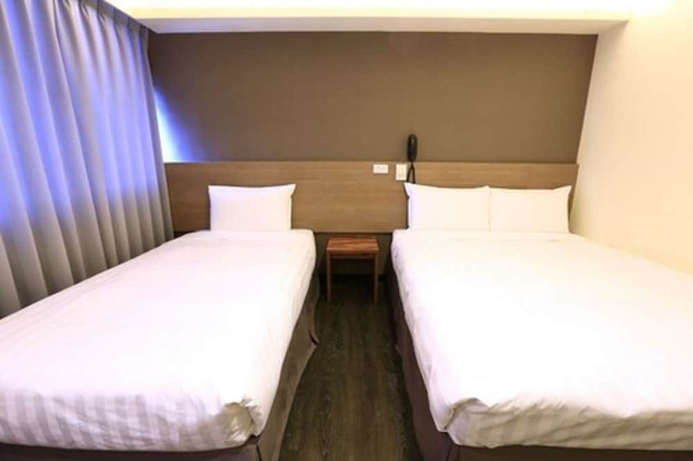 Triple Room, 1 Bedroom photo 3