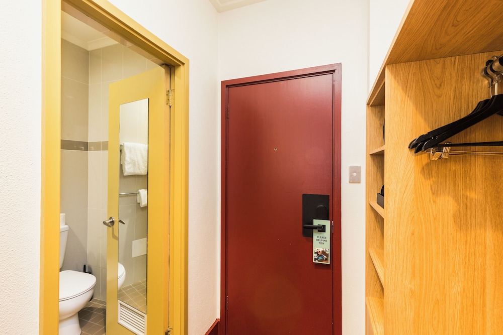 Upper House Queen Room photo 2