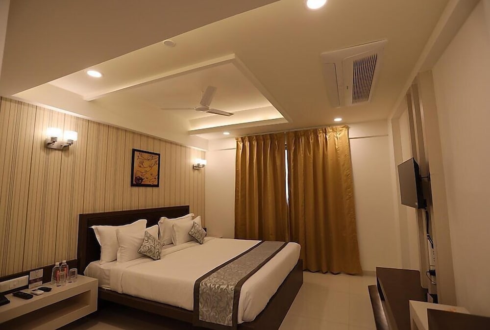 Deluxe Room - Photo 6