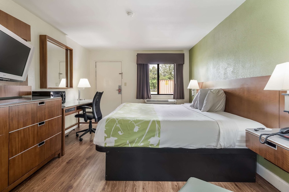 Standard Room, 1 King Bed, Accessible, Non Smoking - Photo 3