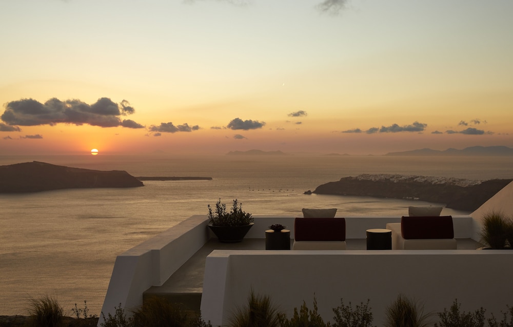 Atoles Villa with Private Pool and Caldera View - Photo 4