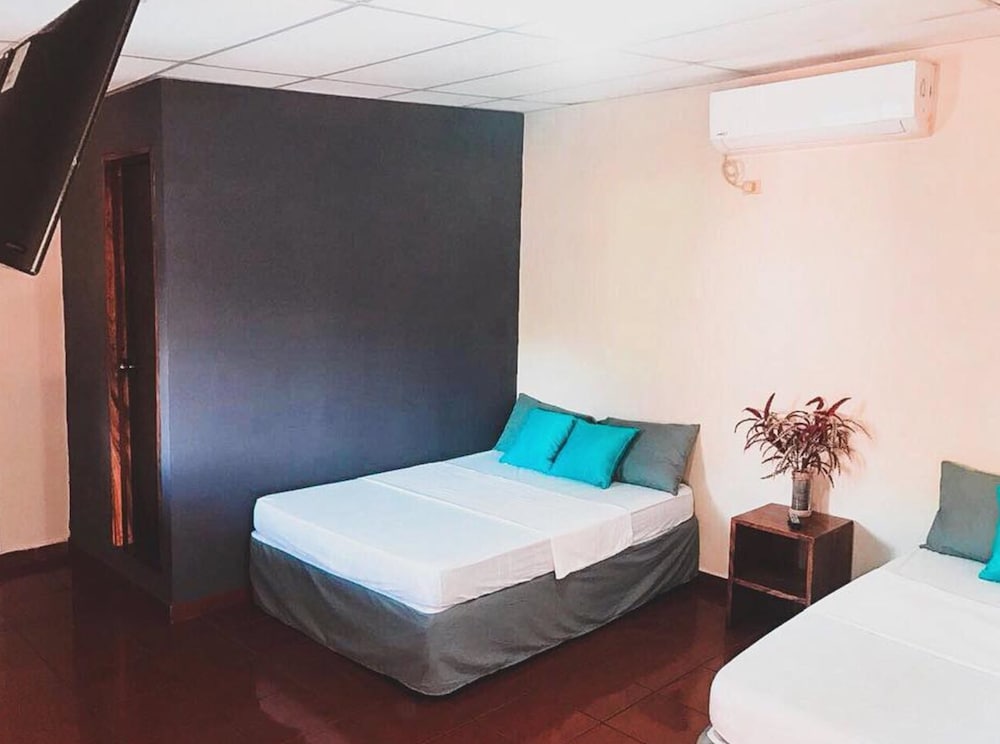 Standard Quadruple Room, 2 Double Beds, Non Smoking photo 3