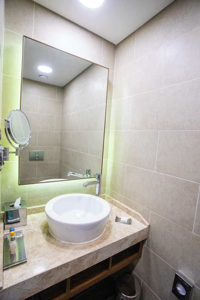 Triple Room, 3 Twin Beds, City View thumbnail 6