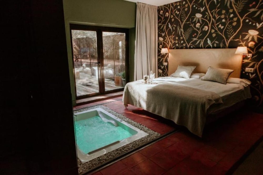 Grand Suite, 1 King Bed, Private Pool, Garden View photo 3