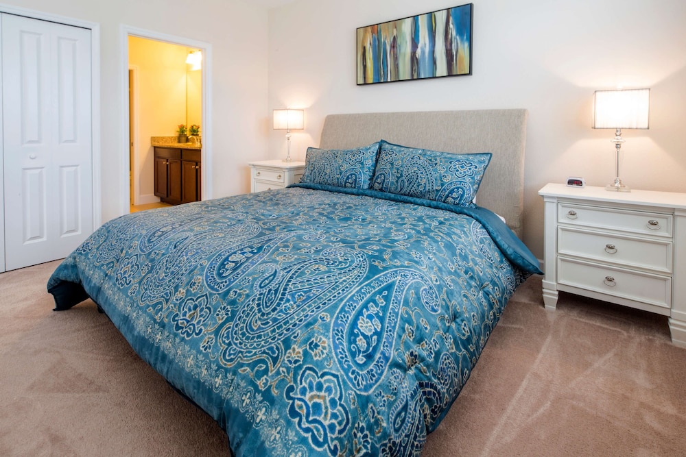 Townhome, 4 Bedrooms (4 Bathrooms)