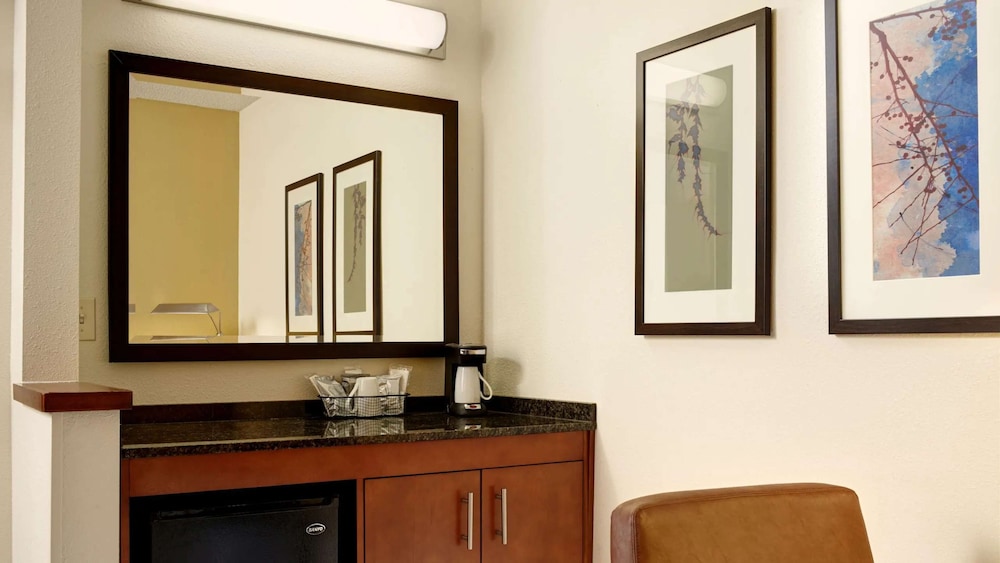 Room, Multiple Beds - Photo 5