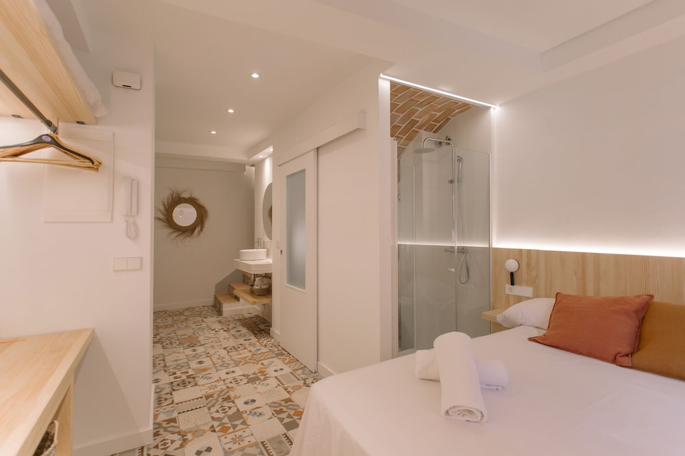Comfort Duplex, Ensuite - Photo 1