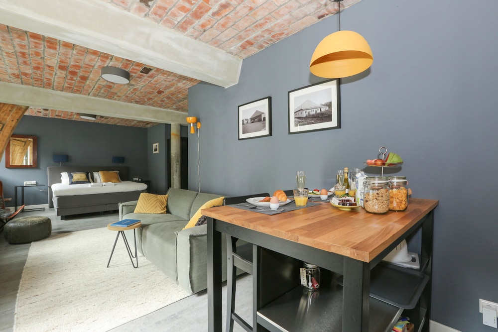 Design Studio, 1 King Bed, Terrace, Garden View photo 3